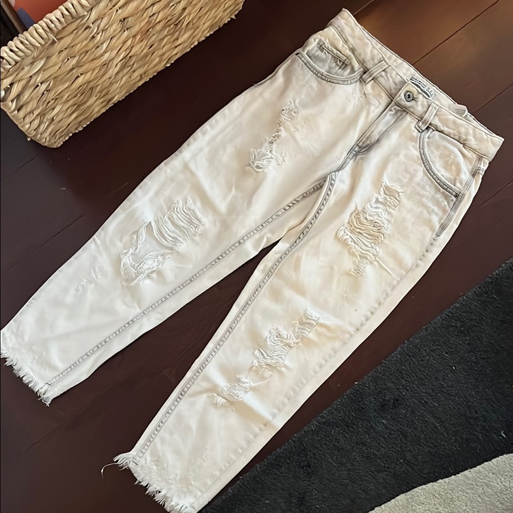 Zara White Boyfriend Jeans Distressed Relaxed Fit